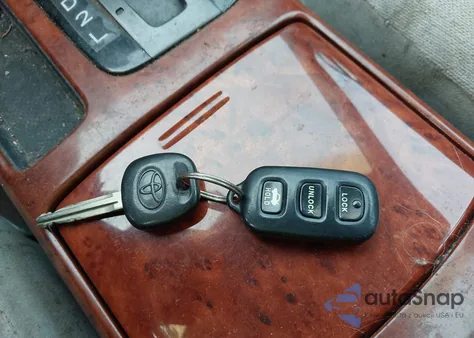 2004 Toyota Camry Xle z USA, uszkodzony, nr VIN 4T1BE32K34U920533